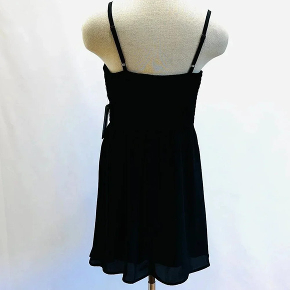 NWT Lily Rose Juniors Sleeveless Adjustable Strap Black Mini Dress Size Medium - Picture 8 of 14